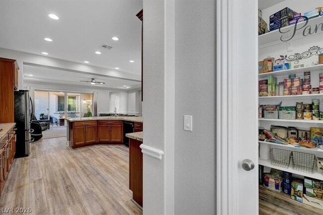 Building Photo - 9936 Wildhorse Cyn Ave