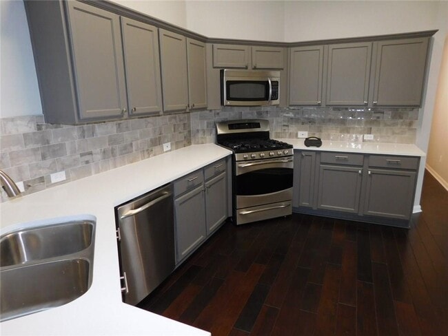 Building Photo - 651 Columbine Ave