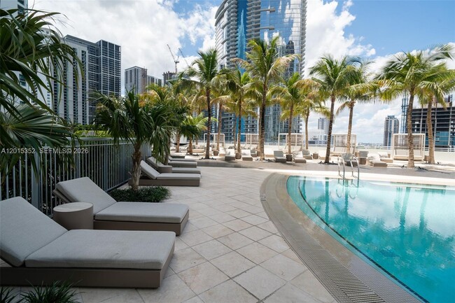 Building Photo - 900 Biscayne Blvd
