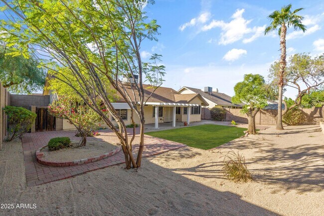 Building Photo - 2735 N Diego Cir