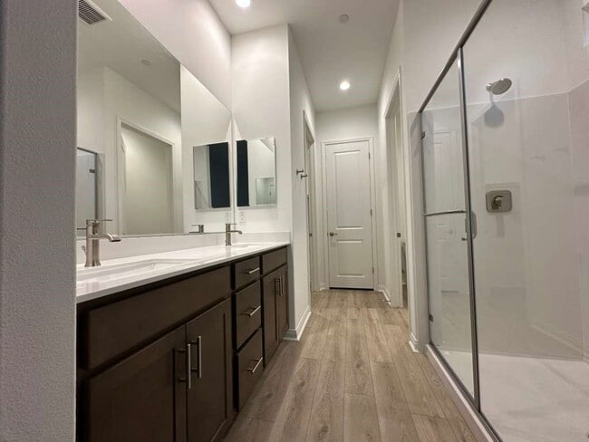 Building Photo - 11920 Shadeland Dr