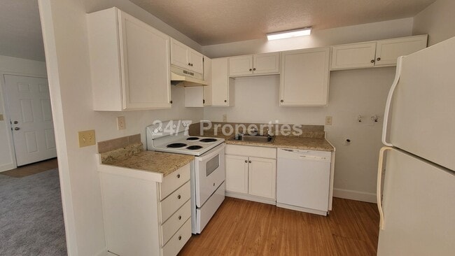 Building Photo - 634 N Watts St