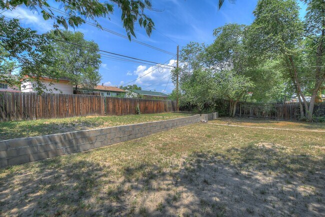 Building Photo - Centrally located 4 bedroom home!