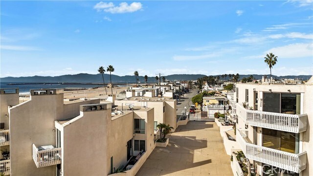 Building Photo - 7301 Vista Del Mar