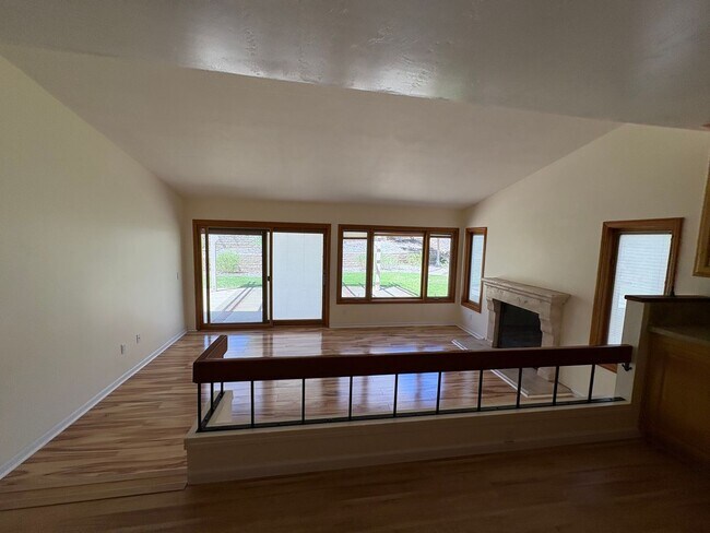 Building Photo - 2579 Pepperwood Dr