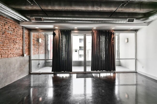 Building Photo - 1502 Jones St