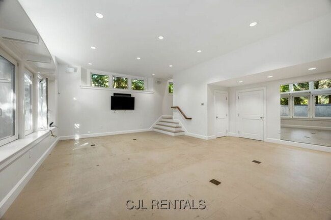 Building Photo - 29 Merrill Rd