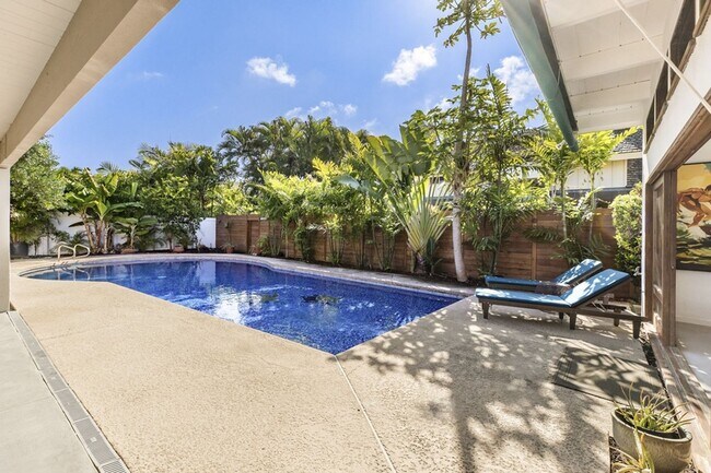Building Photo - Elegant Home w/ Private Beach Access, Pool...