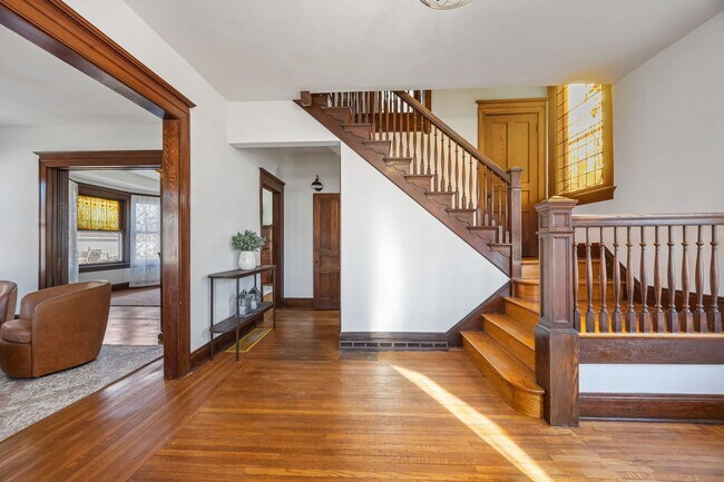 Building Photo - Serenity Living