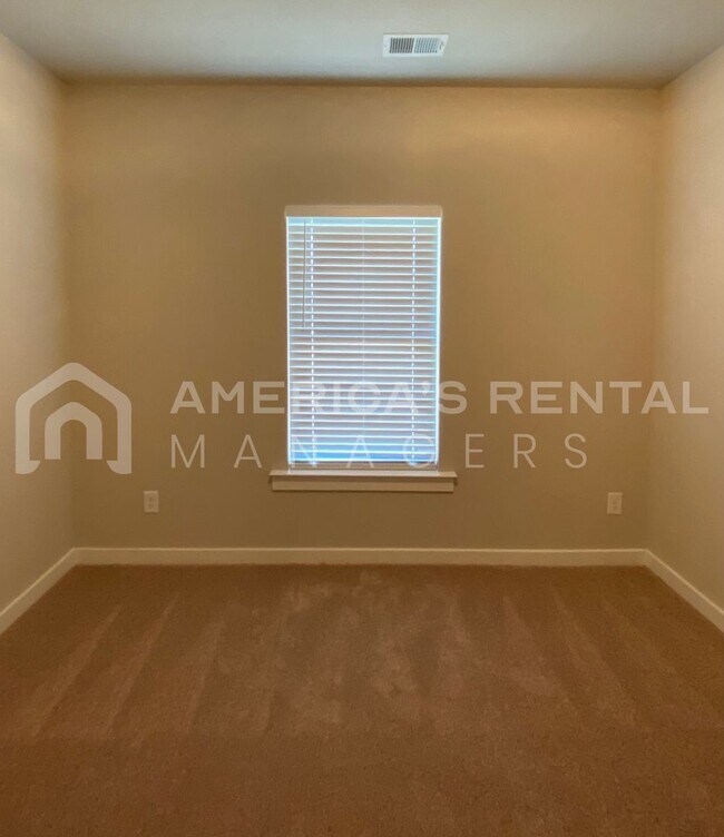 Building Photo - 210 Ridgeview Cir