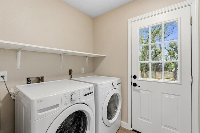 Building Photo - 900 Morgan Hill Dr