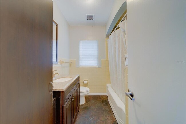 Building Photo - 810 2nd Ave NW