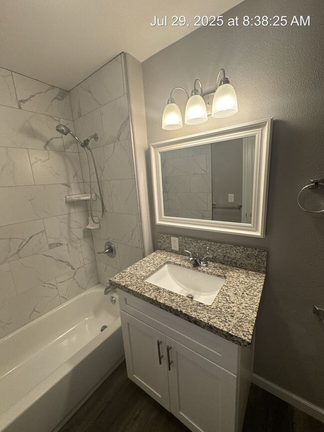 Building Photo - 3744
