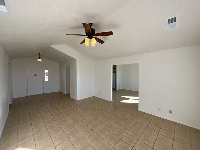 Building Photo - 3 Bedroom Single Story Home Available Near...