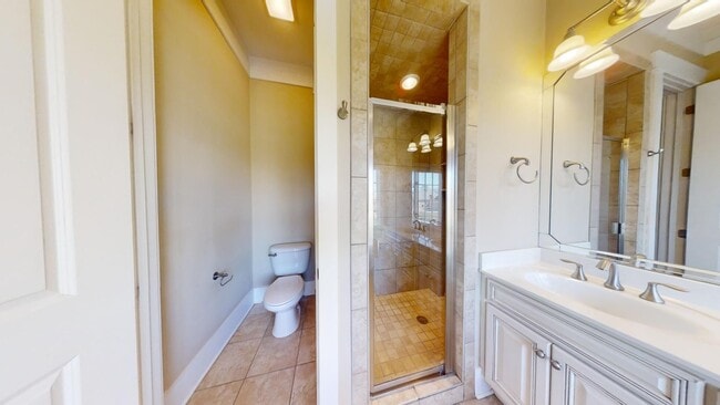 Building Photo - Three Story Townhome Rosemary Gate