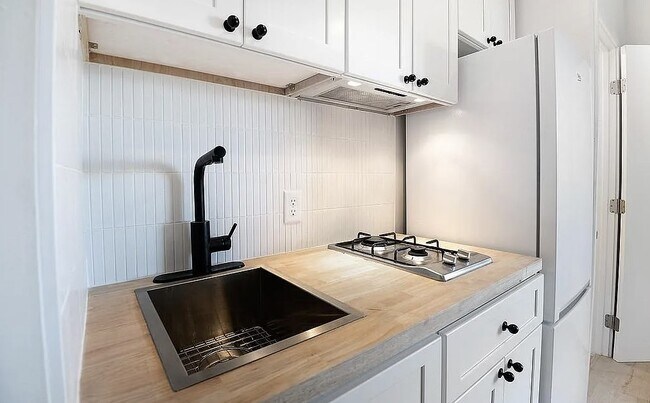 Building Photo - 8th St