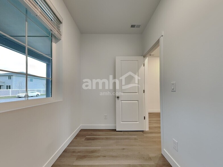 Building Photo - 8007 Katriel Ct SW