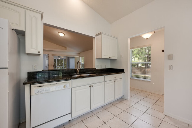 Building Photo - 39900 Bayview Dr