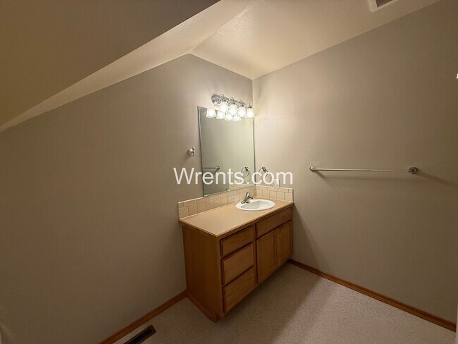 Building Photo - COMING SOON! South Hill Duplex with Garage & Utilities Included!