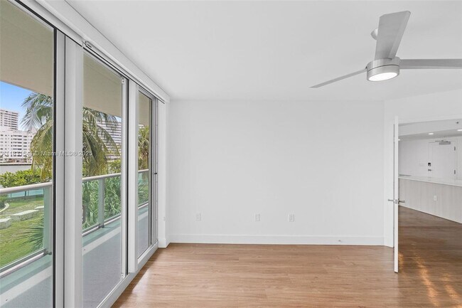 Building Photo - 1500 Bay Rd