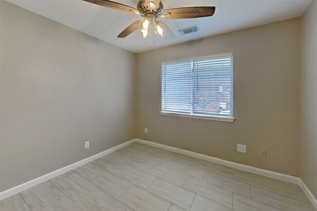 Building Photo - 16830 Needle Ridge Ct