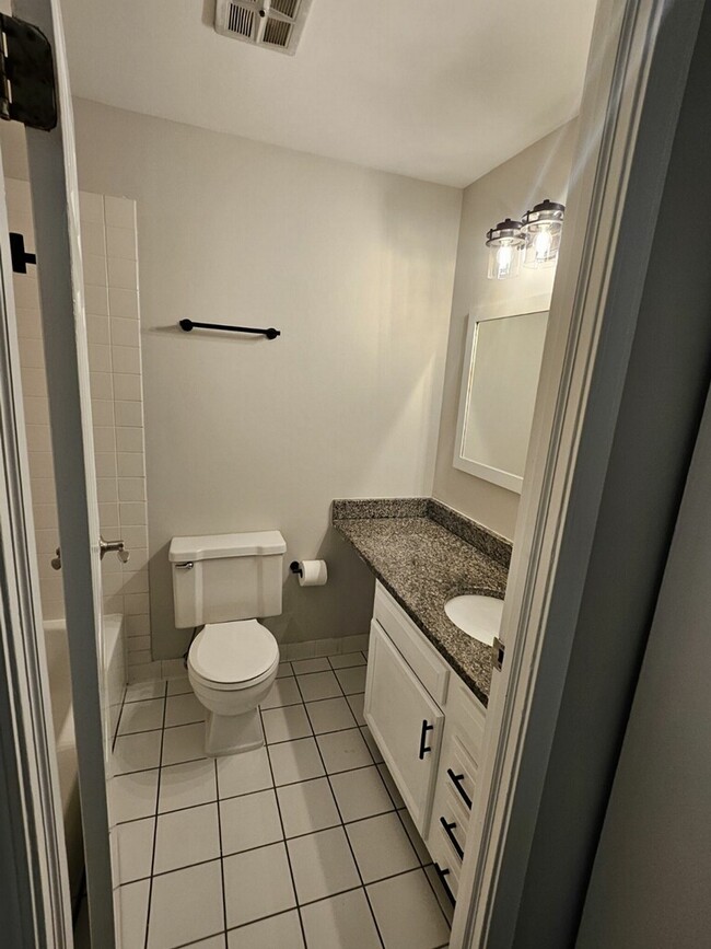Building Photo - 5810 Oakwood Dr