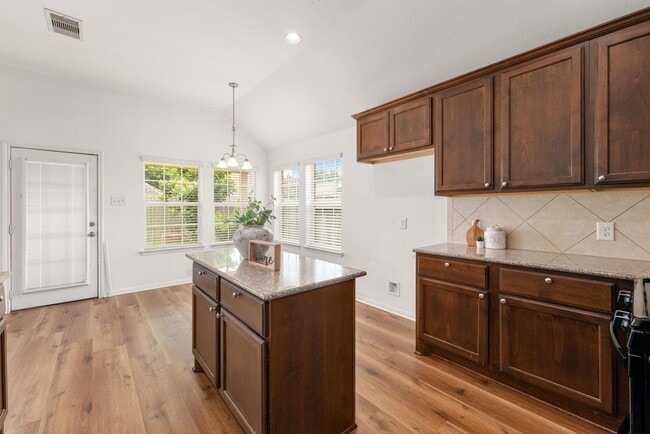 Building Photo - 2008 Golden Creek Ln