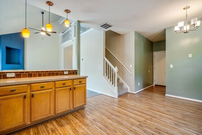 Building Photo - 3701 Bay Crescent