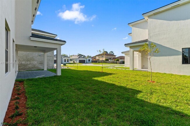 Building Photo - 15441 SW 20 Ln