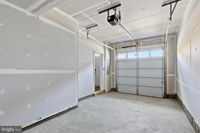 Building Photo - 241 Monteith Dr