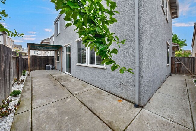 Building Photo - 2815 Tourbrook Way