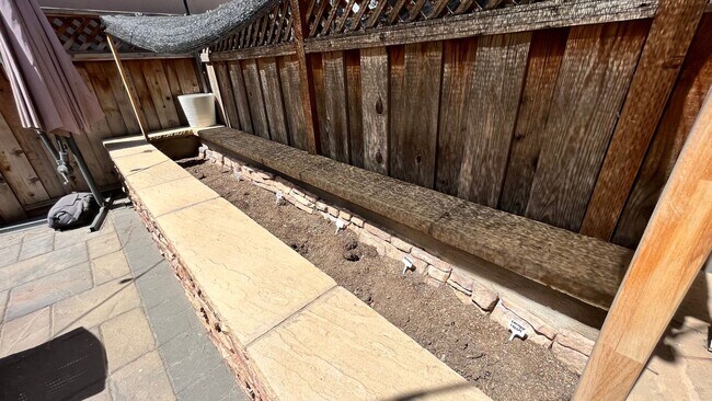 Building Photo - 3BD/2.5BA - Modern 3-Bed Home with Privacy & Amenities: Near Schools, Parks & Shopping!