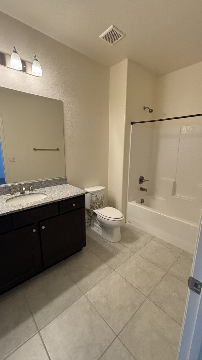 Building Photo - One Story 6-bedroom Home with Attached Casita