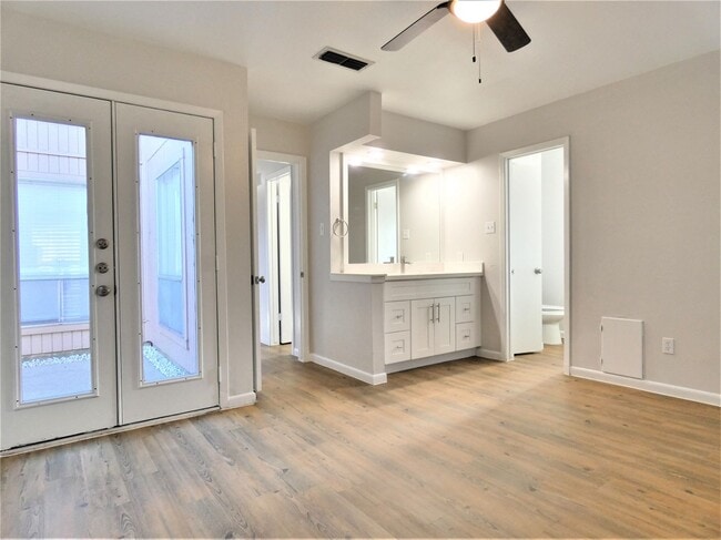 Building Photo - 606 Golfview Dr