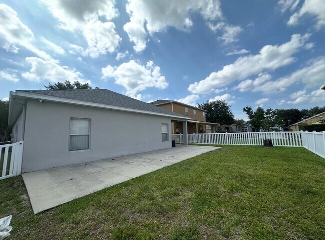 Building Photo - 15245 Stonebriar Way