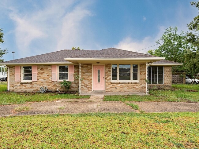 Primary Photo - 300 Parish Dr