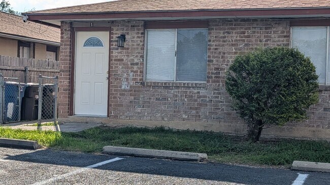 Building Photo - 11231 Belair Dr