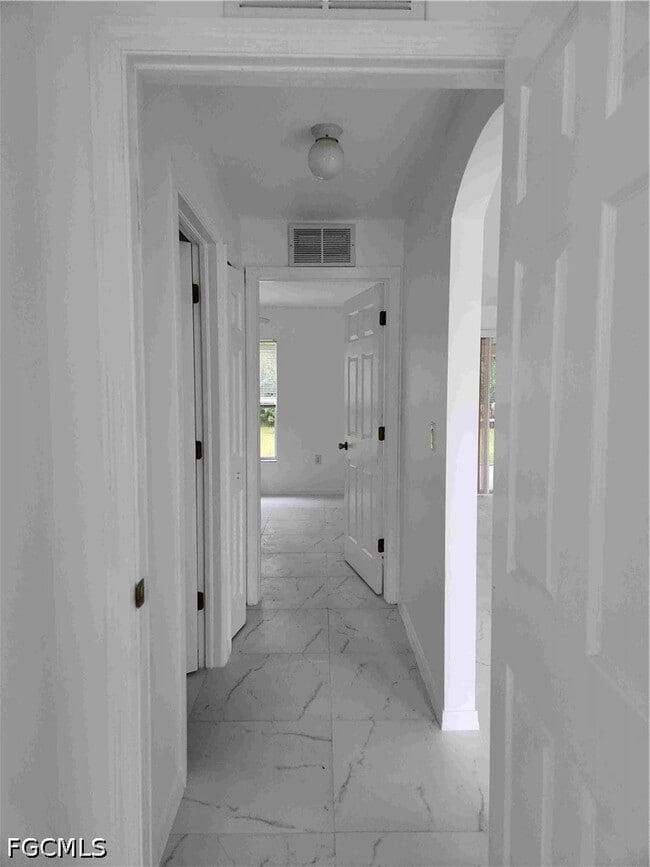 Building Photo - 14980 Coopers Hawk Way