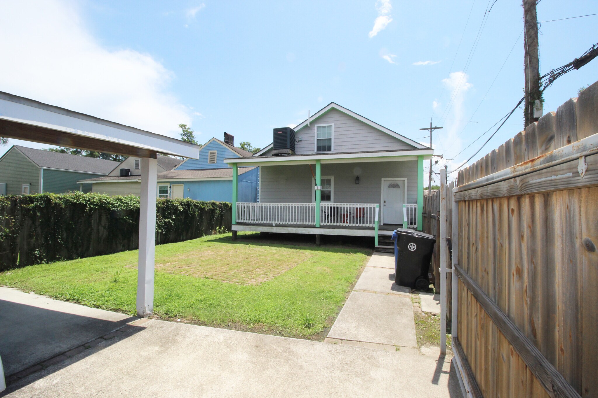 Building Photo - 3303 Toledano St