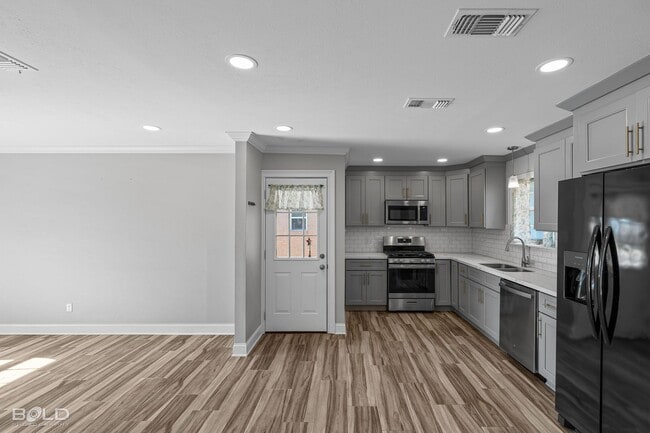 Building Photo - 1419 Teekell St