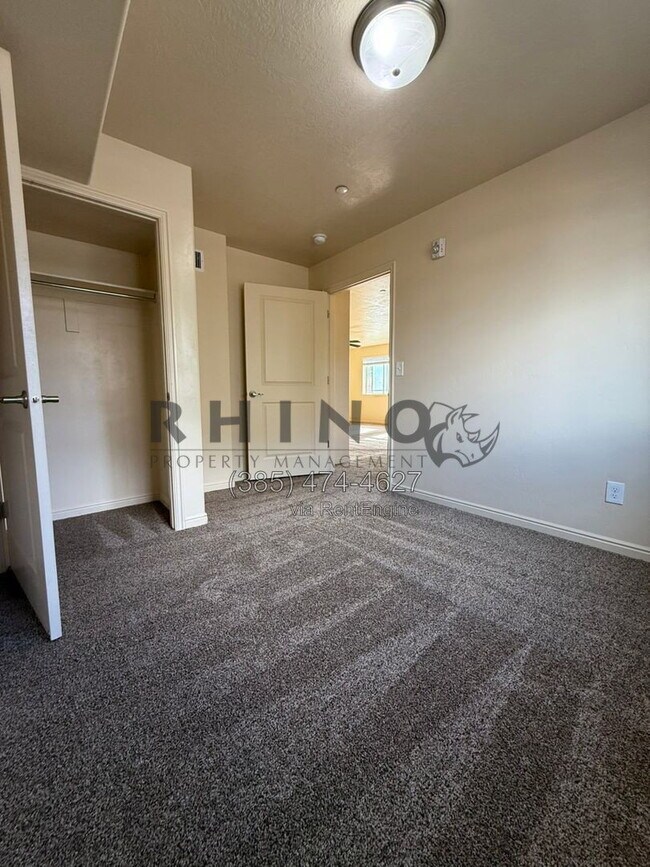 Building Photo - 6941 Village River Ln