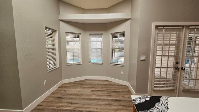 Building Photo - 18720 Oak Way Dr