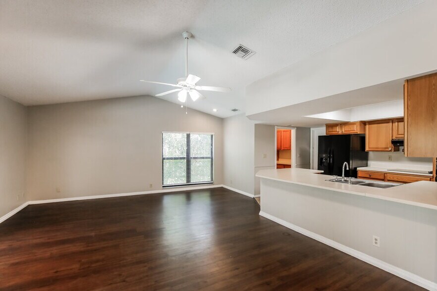 Building Photo - 21074 Shady Vista Ln