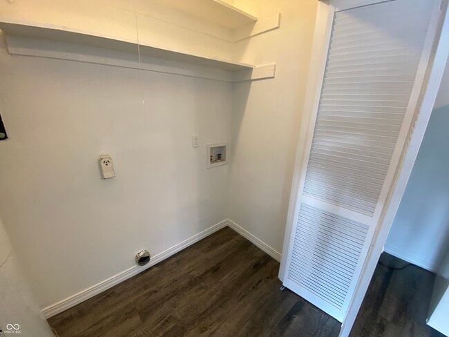 Building Photo - 621 N Oxford St