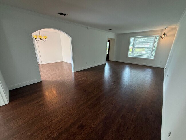 Building Photo - 905 Poinciana Dr