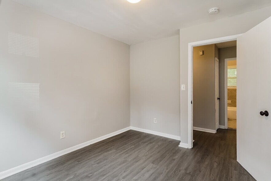 Building Photo - 748 Barclay Ln