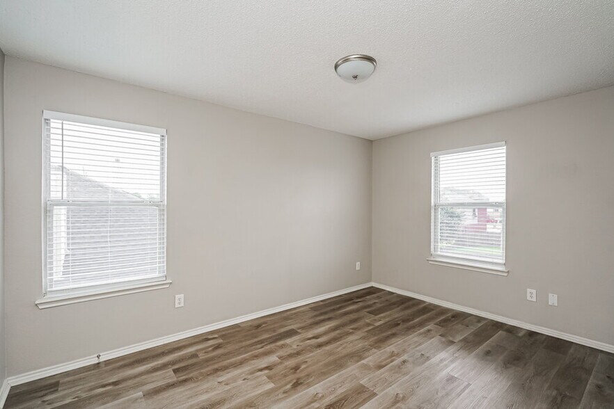 Building Photo - 2036 Silverado Dr
