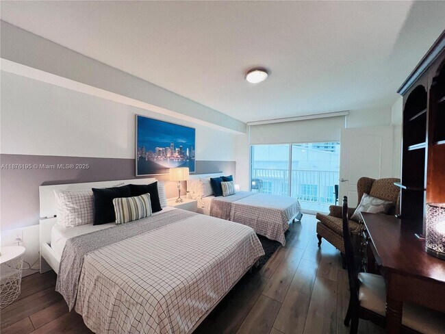 Building Photo - 1200 Brickell Bay Dr