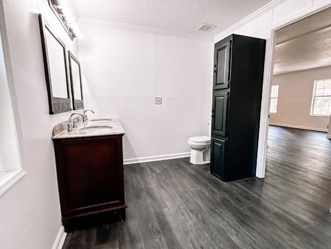 Building Photo - Spacious 4-Bed, 3-Bath Retreat on Greenhill Rd – 2000 Sq Ft of Charleston Charm!