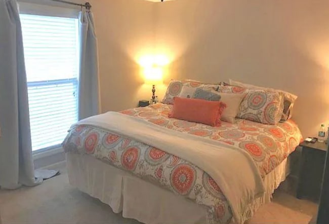 Building Photo - 1080 Maple Cir